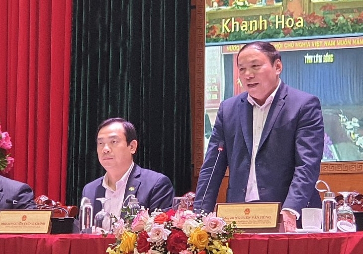 លោក Nguyen Van Hung រដ្ឋមន្ត្រីក្រសួងវប្បធម៌ កីឡា និងទេសចរណ៍ បានអញ្ជើញជាអធិបតីសិក្ខាសាលា (រូបថត៖ VOV)