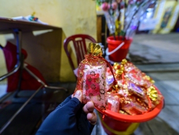 ទិញអំបិលដើមឆ្នាំ - ទម្លាប់ល្អរបស់ជនជាតិវៀតណាម មានលក្ខណៈមនុស្សសាស្ត្រ ជាមួយនឹងបំណអប្រាថ្នាសម្បូរសប្បាយនិងសុភមង្គមក្នុងឆ្នាំថ្មី