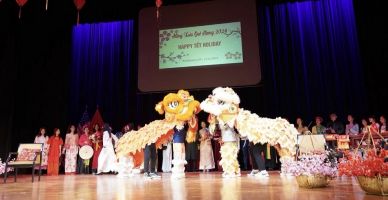 ស្ថានទូតវៀតណាមប្រចាំនៅសហរដ្ឋអាមេរិកបានរៀបចំកម្មវិធី និទាឃរដូវនៃស្រុកកំណើត  ដើម្បីអបអរសាទរឆ្នាំរោង ឆស័ក ២០២៤