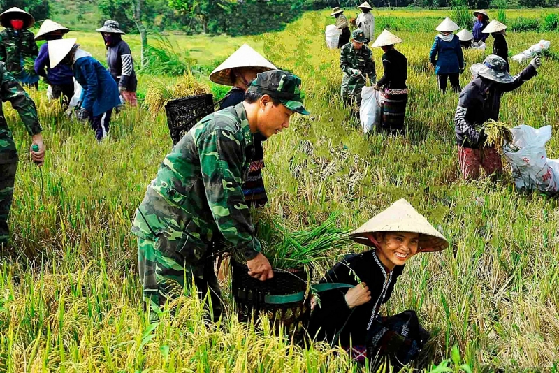 កងទ័ព និងប្រជាជននៅជិត