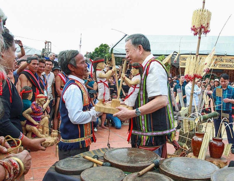 អគ្គលេខាធិកា To Lam ចូលរួមមហោស្រពវប្បធម៌ កីឡា និងទេសចរណ៍លើកទី១ របស់ជនជាតិភាគតិចនៅតំបន់ខ្ពង់រាបភាគកណ្តាល ឆ្នាំ២០២៣