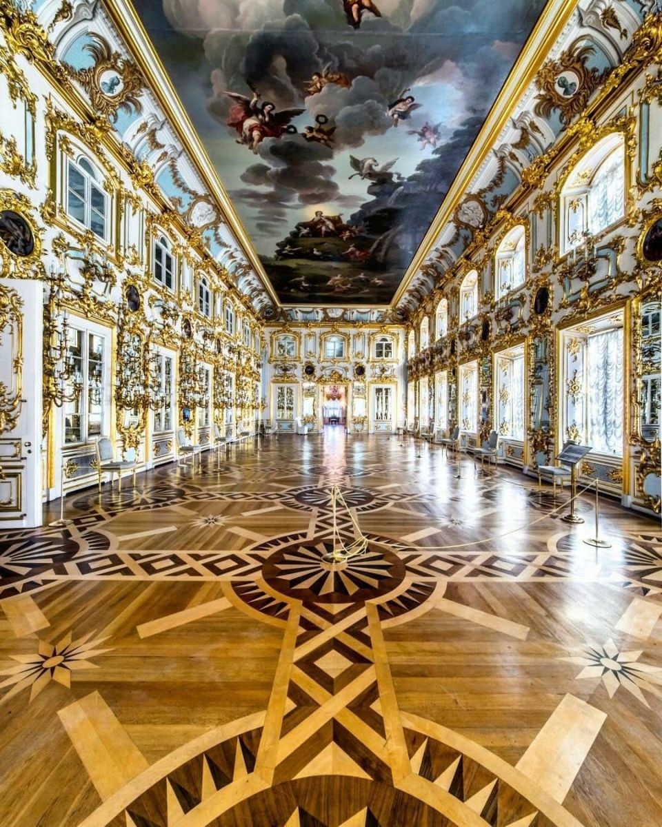 វិមានររដូវក្តៅ Peterhof: ពីរមណីយដ្ឋានប្រណិតទៅជាសារមន្ទីរប្រវត្តិសាស្ត្រ