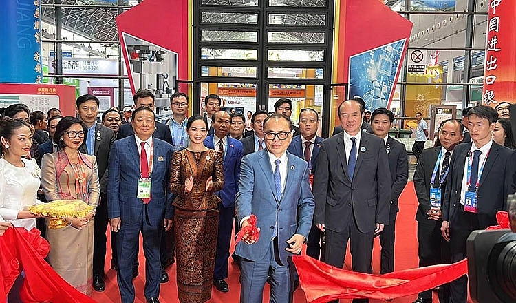 លោក វង្សី វិស្សុត៖ ជំរុញពាណិជ្ជករ និងអ្នកវិនិយោគឱ្យលើកស្ទួយផលិតផលកសិផលកម្ពុជា