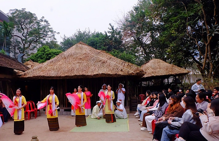 ផ្លាស់ប្តូរ និងស្វែងយល់អំពីផ្ទះជនជាតិចាម