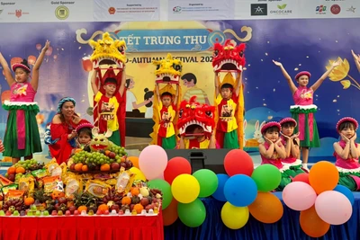 រាជធានីភ្នំពេញ៖ កូនចៅសហគមន៍ជនជាតិវៀតណាមនៅកម្ពុជាទទួលបុណ្យសែនព្រះខែ​ក្នុងក្ដីសប្បាយរីករាយ