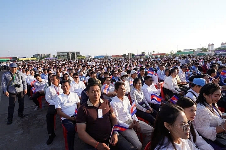 ថ្នាក់ដឹកនាំ សមាជិក សមាជិកាគណបក្សសរុបជាង ២ម៉ឺននាក់ ​បានអញ្ជើញចូលរួមពិធី