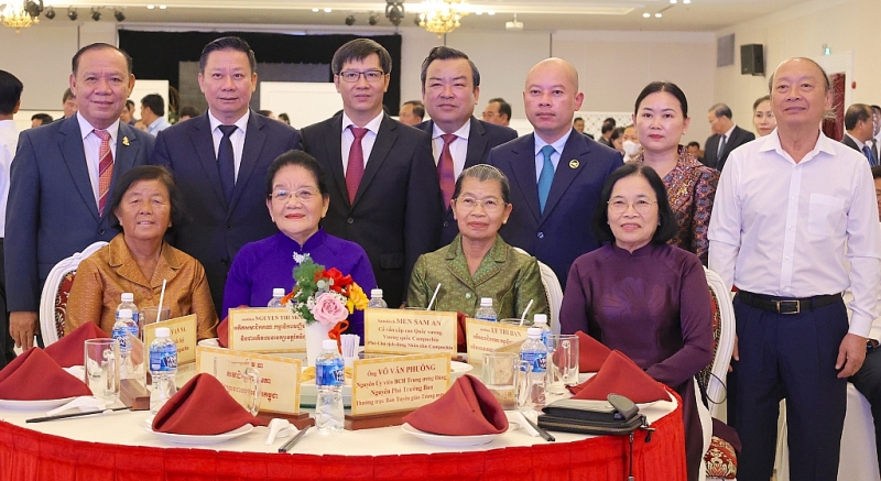 ប្រតិភូថតរូបអនុស្សាវរីយ៍
