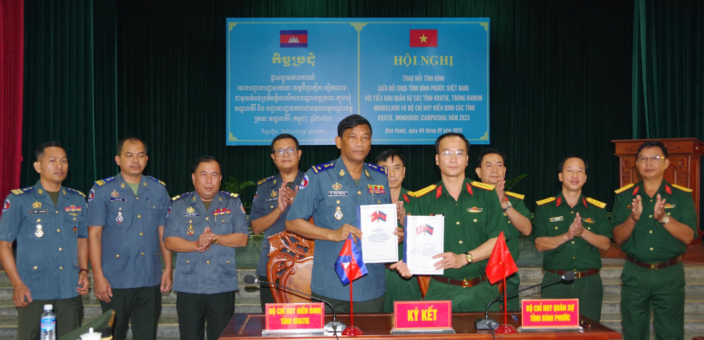 តំបន់ជាប់ព្រំដែនវៀតណាម-កម្ពុជា ផ្លាស់ប្តូរព័ត៌មានស្តីពីសន្តិសុខនយោបាយ និងសណ្តាប់ធ្នាប់សង្គម និងសុវត្ថិភាពនៅតាមព្រំដែន