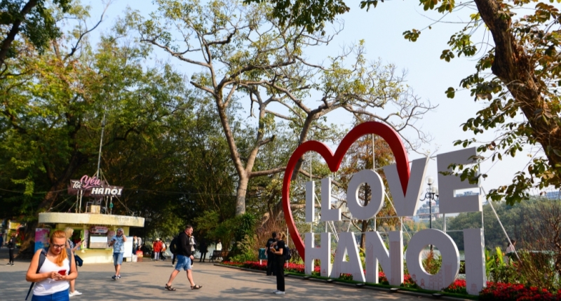 វៀតណាម៖ ទិដ្ឋភាពស្រស់ឆើតឆាយដោយពណ៌ចម្រុះនៃទីក្រុងហាណូយមុនពេលបុណ្យចូលឆ្នាំថ្មីប្រពៃណីជាតិ