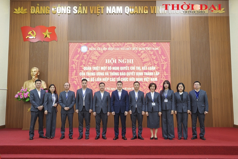 គណៈកម្មាធិការប្រតិបត្តិនៃគណៈកម្មាធិការបក្សនៃសម្ព័ន្ធអង្គការមិត្តភាពវៀតណាមអាណត្តិ ២០២០-២០២៥។ (រូបថត៖ Dinh Hoa)