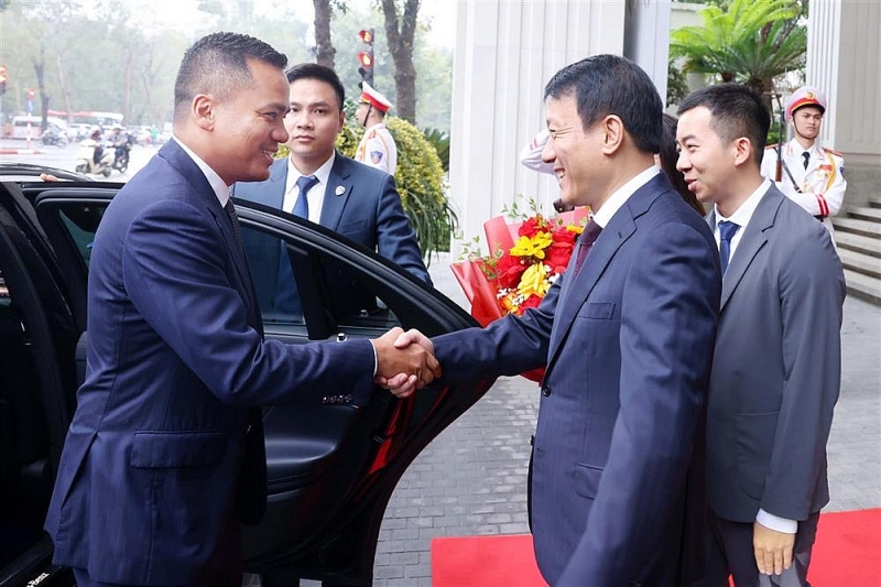 ឧត្តមសេនីយ៍ឯក លឿង តាមក្វាង សមាជិកការិយាល័យ នយោបាយ និងជារដ្ឋមន្ត្រីក្រសួងនគរបាលវៀតណាម លោក ស សុខា ឧបនាយករដ្ឋមន្ត្រី រដ្ឋមន្ត្រីក្រសួងមហាផ្ទៃកម្ពុជា 