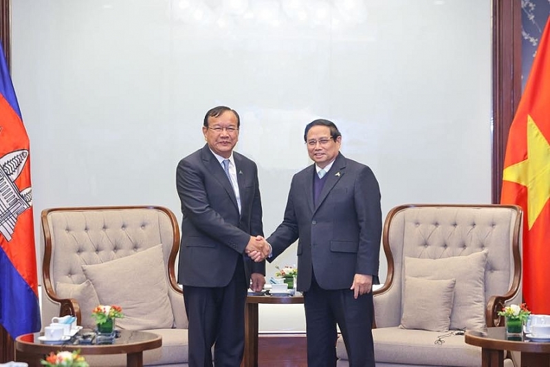 លោកនាយករដ្ឋមន្ត្រី Pham Minh Chinh ទទួលជួប លោក ប្រាក់ សុខុន ឧបនាយករដ្ឋមន្ត្រីកម្ពុជា