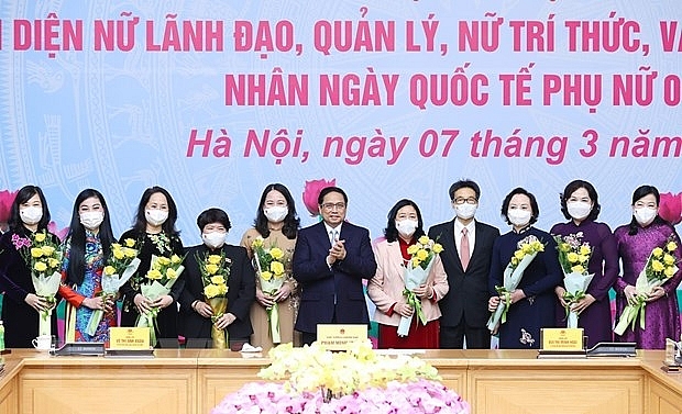 លោកនាយករដ្ឋមន្ត្រី Pham Minh Chinh អញ្ជើញជួបសំណេះសំណាលជាមួយថ្នាក់ដឹកនាំជាស្ត្រី អ្នកគ្រប់គ្រងជា បញ្ញវន្តជាស្ត្រី និងសិល្បការិនី ក្នុងឱកាសទិវាអន្តរជាតិនារី ៨ មិនា (រូបថត៖ VOV)