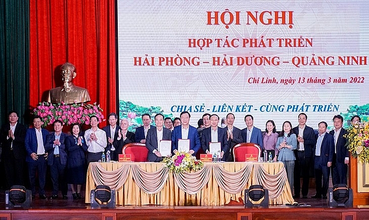 ថ្នាក់ដឹកនាំខេត្ត ក្រុង ចំនួន ៣ គឺ  Hai Duong, Hai Phong និង Quang Ninh បានចុះហត្ថលេខាលើឯកសារសហប្រតិបត្តិការ (រូបថត៖ VOV)