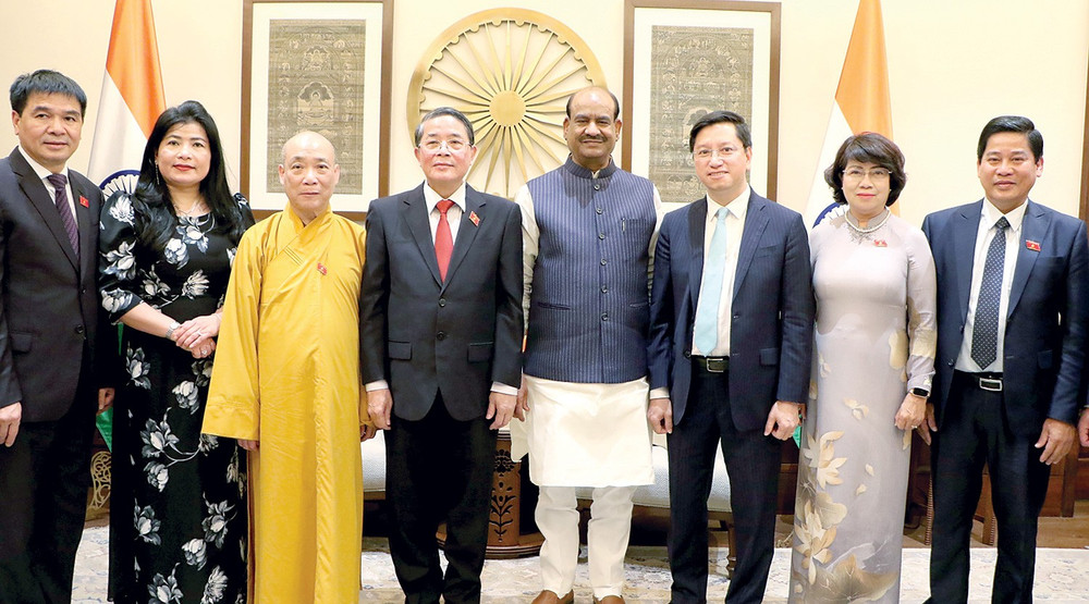 លោក Nguyen Duc Hai អនុប្រធានរដ្ឋសភាវៀតណាម ជួបសវនាការជាមួយលោក Om Birla ប្រធានសភាជាន់ទាបឥណ្ឌា