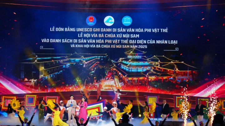 ទទួលស្គាល់ «ពិធីបុណ្យ Ba Chua Xu ភ្នំស្វាម» ជាបេតិកភណ្ឌវប្បធម៌អរូបីនៃមនុស្សជាតិ