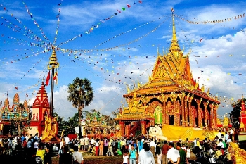 ខេត្ត Kien Giang ជួយឧបត្ថម្ភគ្រួសារជនរួមជាតិខ្មែរក្រីក្រជាង ២ ៣០០ គ្រួ ក្នុងឱកាសទទួលអំណរបុណ្យចូលឆ្នាំថ្មីប្រពៃណី