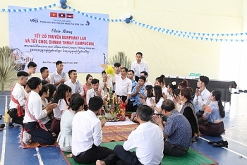 និស្សិតឡាវនិងកម្ពុជាទទួលស្វាគមន៍បុណ្យចូលឆ្នាំថ្មីប្រពៃណីជាតិនៅខេត្ដ Kon Tum