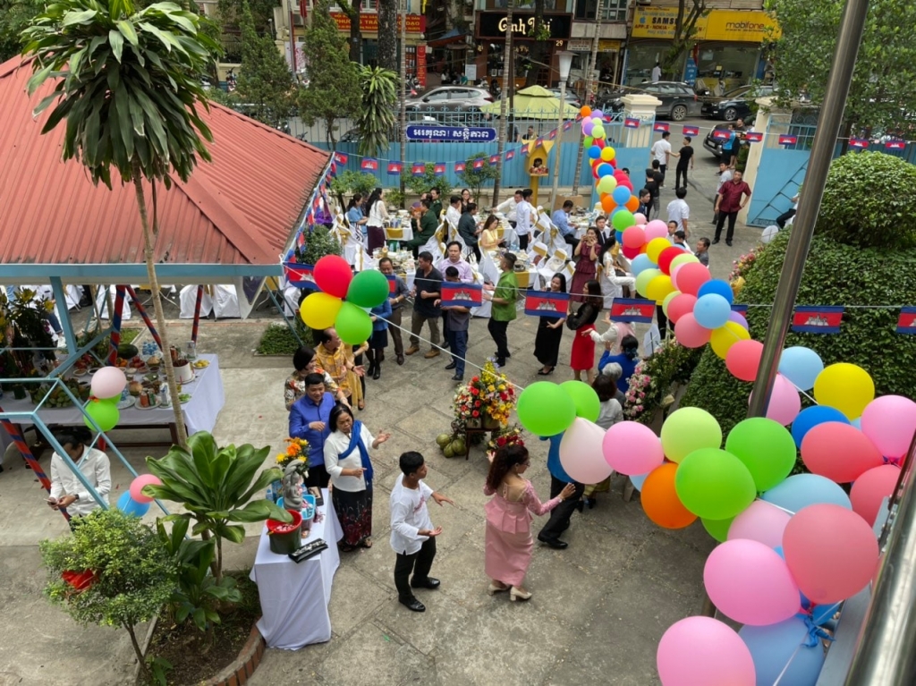 ពិធីបុណ្យចូលឆ្នាំប្រពៃណីខ្មែរ ប្រកបដោយភាពកក់ក្តៅនៅស្ថានទូតកម្ពុជាប្រចាំវៀតណាម