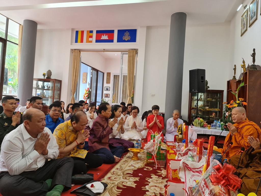 ពិធីបុណ្យចូលឆ្នាំប្រពៃណីខ្មែរ ប្រកបដោយភាពកក់ក្តៅនៅស្ថានទូតកម្ពុជាប្រចាំវៀតណាម