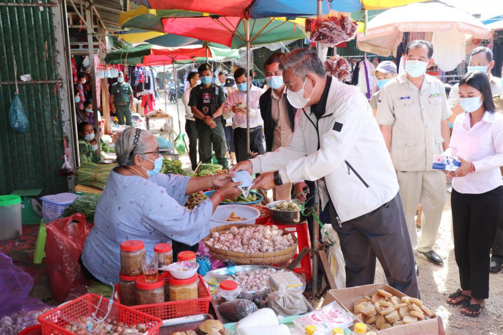 អាជ្ញាធរភ្នំពេញបើកទូលាយចំពោះបងប្អូន​អាជីវករ ដឹកត្រី សាច់ បន្លែ បង្ការទៅផ្គត់ផ្គង់នៅទីផ្សារ