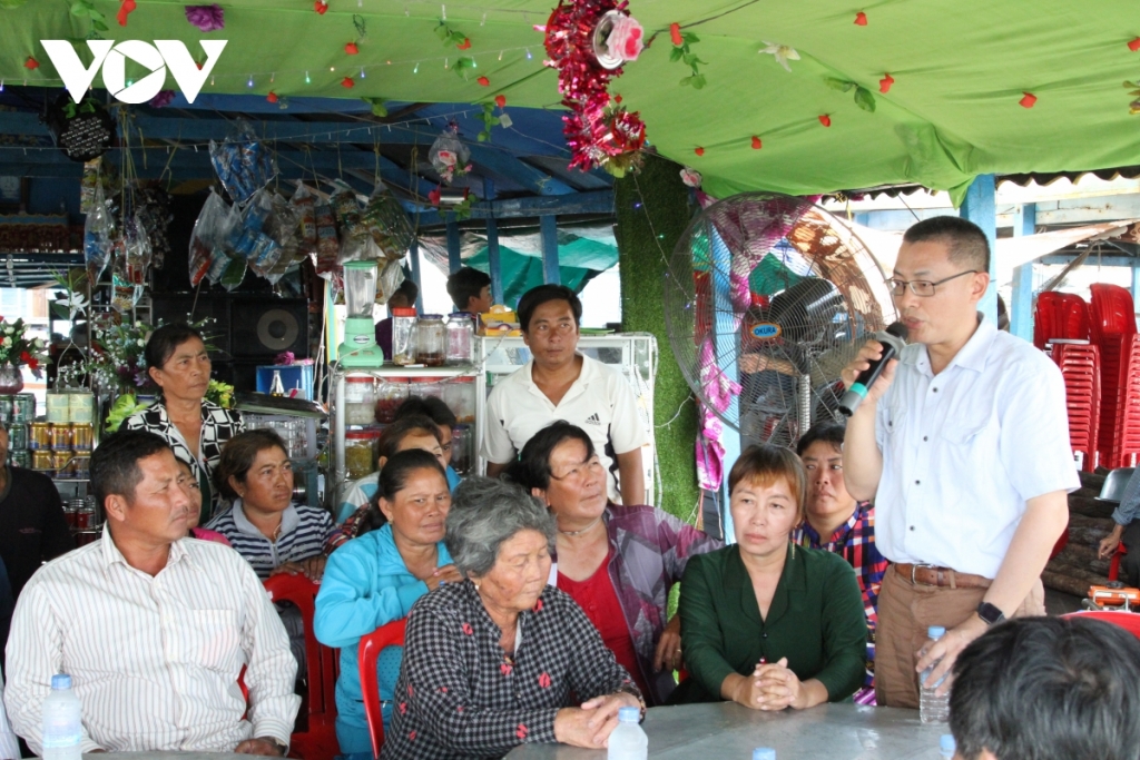 ស្ថានទូតវៀតណាមប្រចាំនៅកម្ពុជា ប្រកៀកស្មាជាមួយបងប្អូនជនជាតិដើមវៀតណាមជានិច្ច ក្នុងគ្រោះរាតត្បាត Covid-19