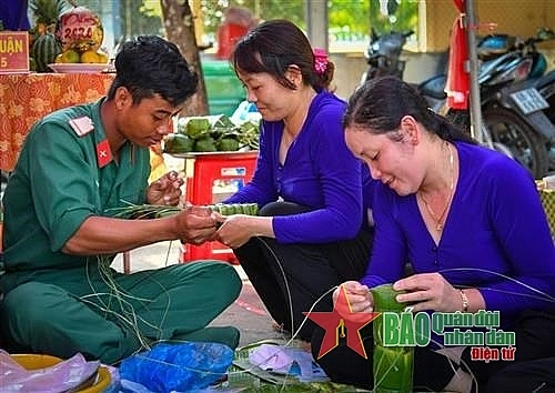 ពិធីបុណ្យចូលឆ្នាំថ្មីពោរពេញទៅដោយមនោសញ្ចេតនារវាងកងទ័ព និងប្រជាជន ពិធីបុណ្យចូលឆ្នាំថ្មីពោរពេញទៅដោយមនោសញ្ចេតនារវាងកងទ័ព និងប្រជាជន