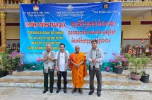 សមាគមធុរកិច្ចវៀតណាម-កម្ពុជា (VCBA) ប្រគល់អំណោយដល់ជនរួមជាតិខ្មែរក្នុងឱកាសបុណ្យចូលឆ្នាំថ្មី