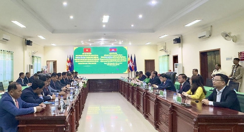 ថ្នាក់ដឹកនាំខេត្ត Dong Nai និងកំពង់ធំ ក្នុងជំនួប នាថ្ងៃទី១១ ខែមេសា ឆ្នាំ២០២៥