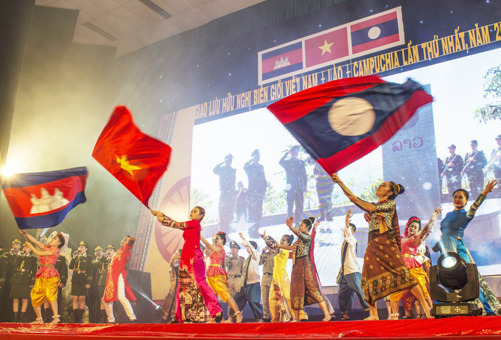លោកវរសេនីយ៍ឯក សាស្ត្រាចារ្យរង បណ្ឌិត Nguyen Van Sau៖ សាមគ្គីភាពរវាងប្រទេសឥណ្ឌូចិនទាំងបី៖ យុទ្ធសាមគ្គីដើម្បីជ័យជំនះរួម