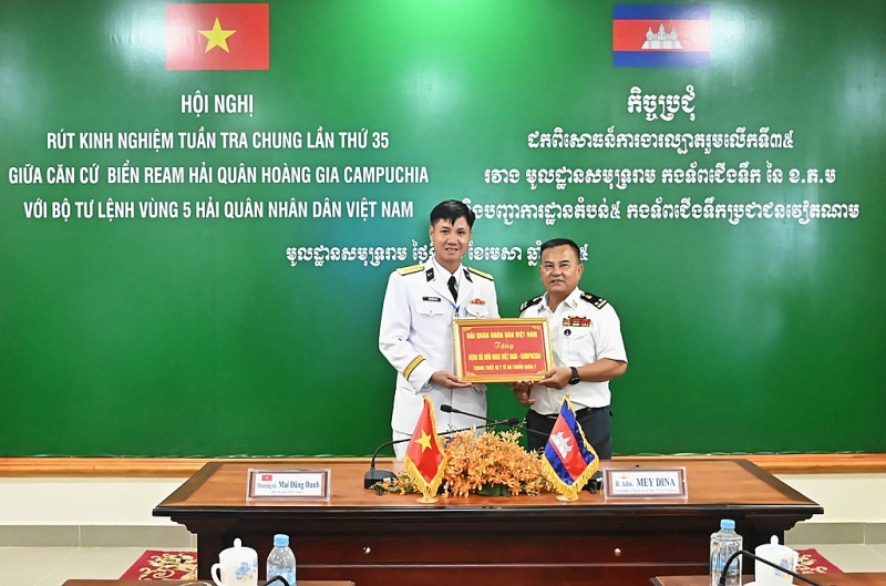 កងទ័ពជើងទឹកវៀតណាម កម្ពុជា ពិនិត្យបទពិសោធន៍ការល្បាតនៅតំបន់ទឹកប្រវត្តិសាស្ត្រ