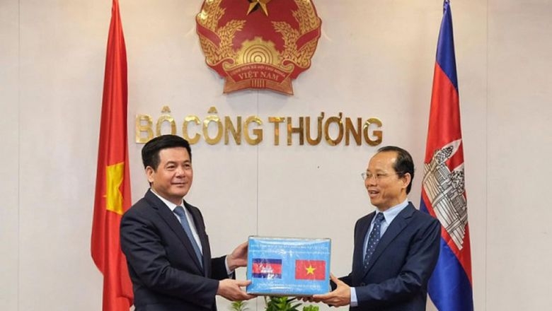 វៀតណាម-កម្ពុជា ជម្រុញទំនាក់ទំនងសហប្រតិបត្ដិការលើវិស័យពាណិជ្ជកម្ម ឧស្សាហកម្ម និងថាមពល