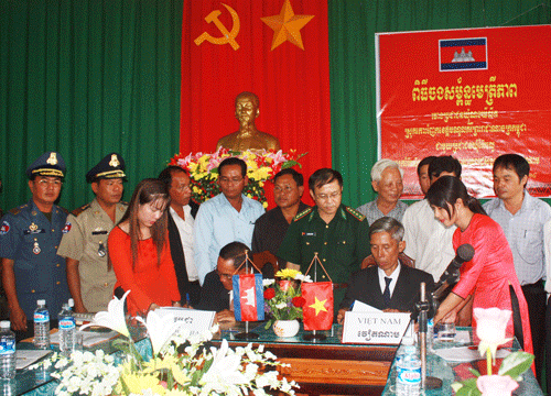 វៀតណាមនិងកម្ពុជាចងសម្ព័ន្ធមេត្រីភាពដើម្បីលុបបំបាត់ភាពអត់ឃ្លាន និងកាត់បន្ថយភាពក្រីក្រ