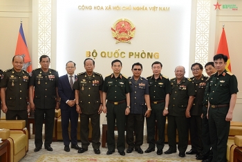 រដ្ឋមន្ត្រីក្រសួងការពារប្រទេសវៀតណាមបានទទួលជួបសម្តែងការគួរសមជាមួយសម្តេចពិជ័យសេនា ទៀ បាញ់
