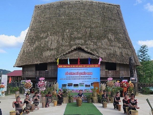 ផ្ទះសហគមន៍នៅភូមិ Vi Ro Ngheo (រូបថត៖ Du Toan)