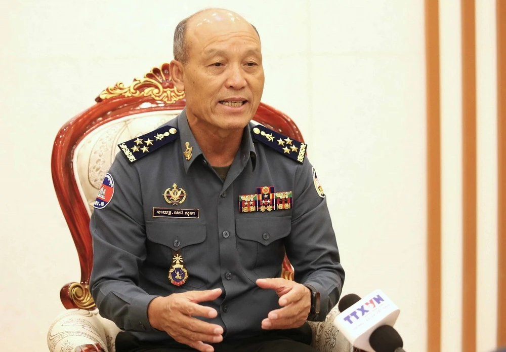 កងទ័ពកម្ពុជាមានកិត្តិយស និងមោទនភាពបានចូលរួមដង្ហែក្បួនព្យុហយាត្រានៅប្រទេសវៀតណាម