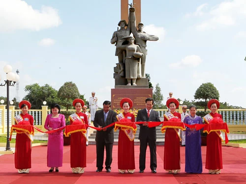 ខេត្ត Dong Nai រៀបចំសកម្មភាពជាច្រើនដើម្បីអបអរសាទរការបង្កើតក្រុម ១២៥​ - អង្គភាពដើមនៃកងកម្លាំងប្រដាប់អាវុធសាមគ្គីសង្គ្រោះជាតិកម្ពុជា