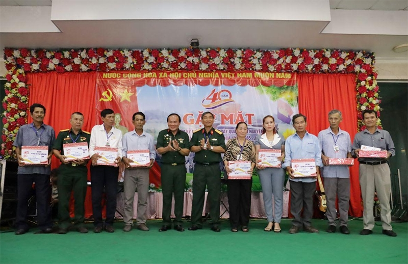 ជំនួបសំណេះសំណាលដើម្បីអបអរសាទរខួប ៤០ ដែលទៅបំពេញភារកិច្ចអន្តរជាតិនៅកម្ពុជា
