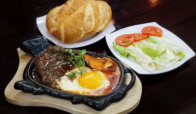 ស្តេកសាច់គោ (beef steak)  ខ្ទះដែក