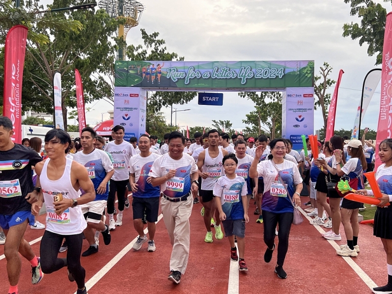 ការប្រកួតនេះបានទាក់ទាញការចូលរួមពីមនុស្សជាង ៥០០ នាក់