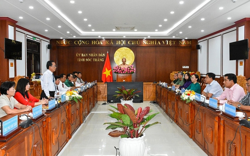ទិដ្ឋភាពនៃជំនួបរបស់គណៈប្រតិភូសមាគមខ្មែរ-វៀតណាមប្រចាំនៅកម្ពុជានៅខេត្ត Soc Trang (រូប​ថត៖ thoidai.com.vn)