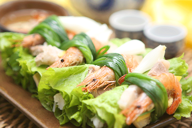 សាឡាត់រមៀលជាមួយបាយស្រា សាច់ជ្រូកនិងបង្គា - ម្ហូបឈ្ងុយឆ្ងាញ់មួយរបស់ប្រជាជនហាណូយ (Ha Noi)