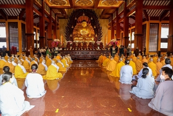ទីក្រុងហូជីមិញរៀបចំពិធីរំលឹកវិញ្ញាណក្ខ័ន្ធជនរួមជាតិ ដែលបានស្លាប់ដោយសារជំងឺកូវីដ-១៩