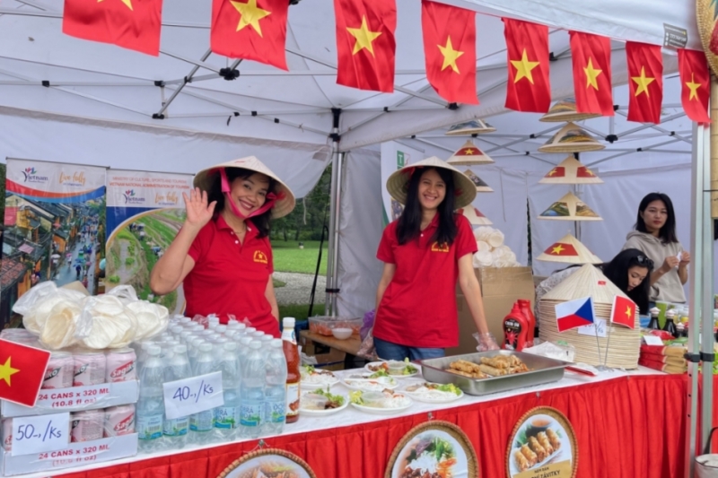 ផលិតផលវិសេសវិសាល​​របស់​វៀតណាម ក្នុងពិធីបុណ្យវប្បធម៌ចម្រុះពណ៌នៅទីក្រុង Prague (សាធារណៈរដ្ឋឆែក)