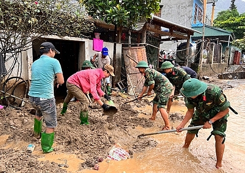 វៀតណាម៖ ជួយប្រជាពលរដ្ឋនៅតំបន់រងគ្រោះដោយទឹកជំនន់