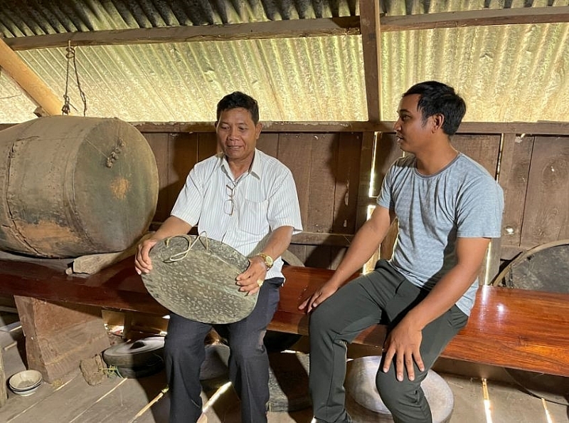 លោក Y Phoi Du ណែនាំឈុតគងដ៏មានតម្លៃរបស់គ្រួសារ