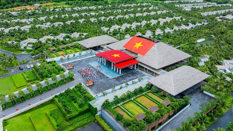 ទង់ជាតិវៀតណាមភ្លឺចែងចាំងនៅក្នុងរូបថត check-in របស់ភ្ញៀវទេសចរអន្តរជាតិកាលពីថ្ងៃទី ២ ខែកញ្ញា