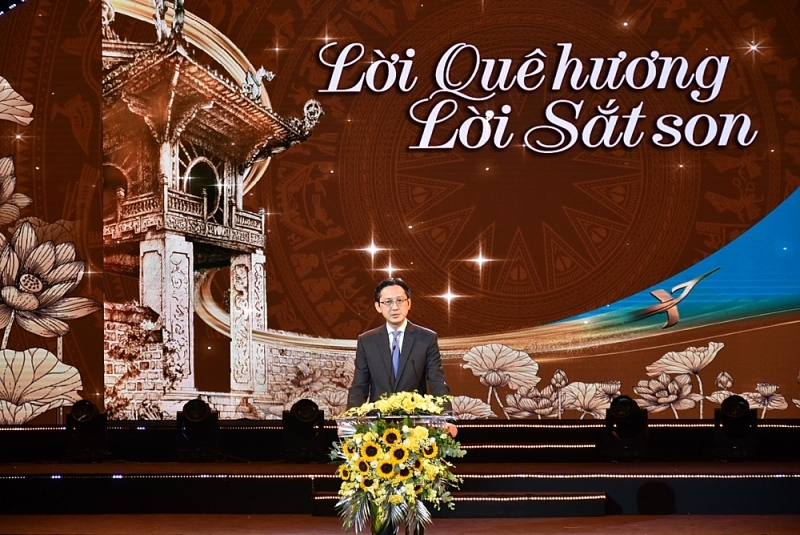អនុរដ្ឋមន្ត្រីក្រសួងការបរទេស Do Hung Viet ថ្លែងសុន្ទរកថាបើក។
