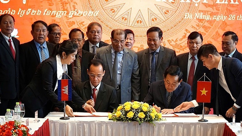 ទិដ្ឋភាពសម័យប្រជុំ។