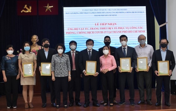 Project Vietnam Foundation ប្រគល់សំភារៈវេជ្ជសាស្រ្តដមើម្បីបង្ការជំងឺកូវីដ១៩ ដល់ទីក្រុងហូជីមិញ